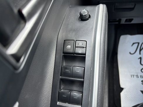 Used 2023 Toyota Highlander LE image 17