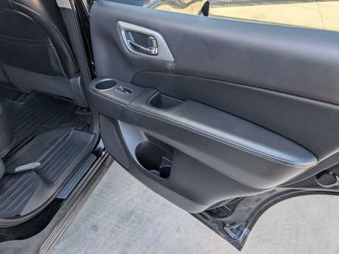 Used 2018 Nissan Pathfinder SL image 29