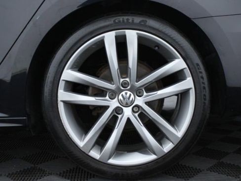 Used 2017 Volkswagen Passat 1.8T R-Line image 8