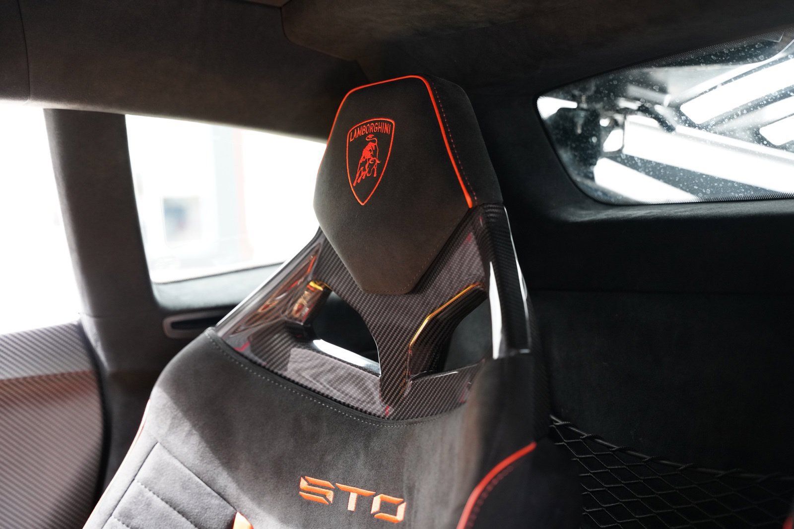 Used 2023 Lamborghini Huracan STO RWD image 39