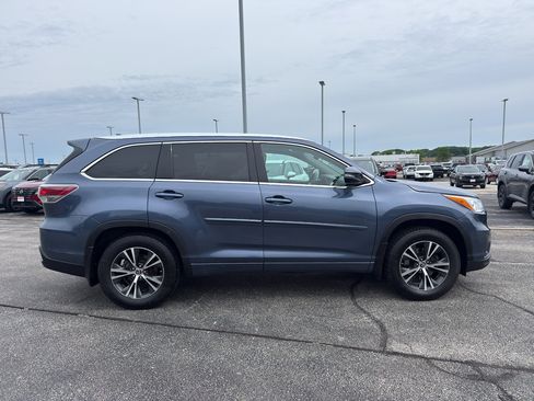 Used 2016 Toyota Highlander XLE AWD/4WD image 4