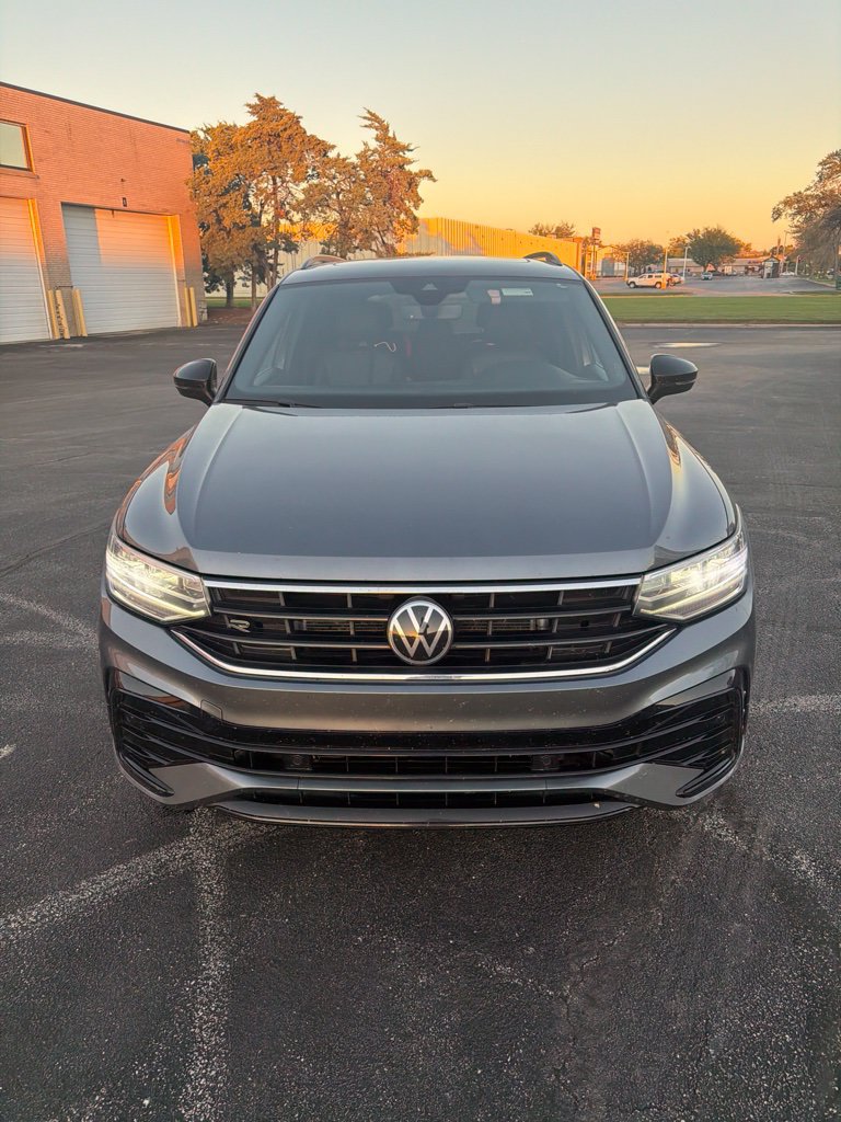 Used 2023 Volkswagen Tiguan SE R-Line FWD image 3