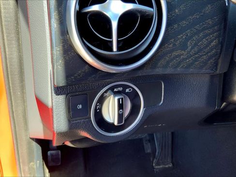 Used 2015 Mercedes-Benz GLK 350 4MATIC image 32