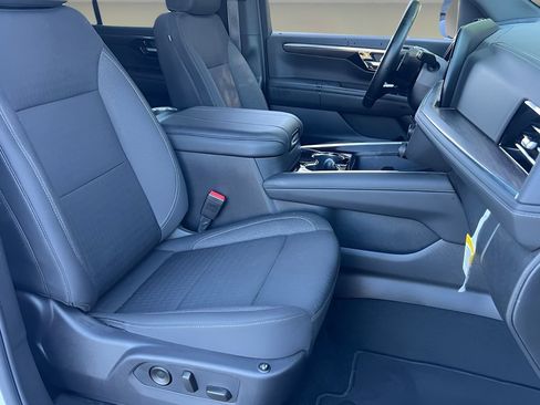 Used 2026 Chevrolet Tahoe LS AWD/4WD image 18