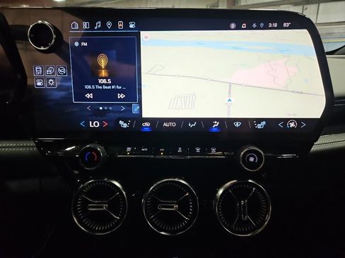Used 2025 Chevrolet Blazer EV LT AWD/4WD image 11