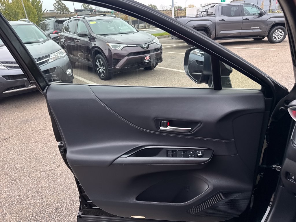 Used 2023 Toyota Venza LE AWD/4WD image 34