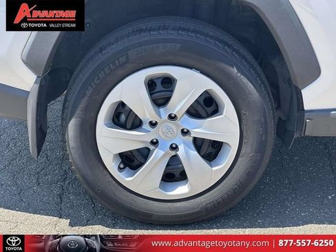 Used 2023 Toyota RAV4 LE AWD/4WD image 11