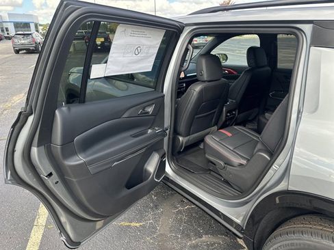 New 2026 Chevrolet Traverse RS w/ LPO, Floor Liner Package image 23