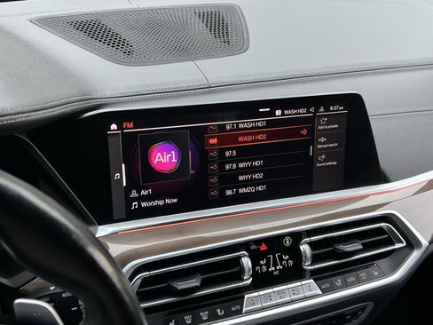 Used 2022 BMW X5 xDrive40i w/ Parking Assistance Package image 16