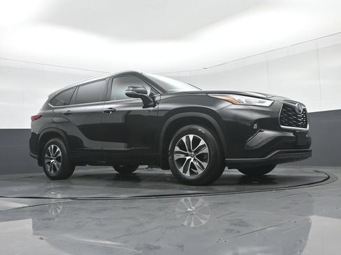 Used 2020 Toyota Highlander XLE AWD/4WD image 66