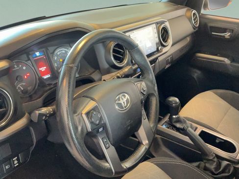 Certified 2022 Toyota Tacoma TRD Sport w/ Technology Package AWD/4WD image 25