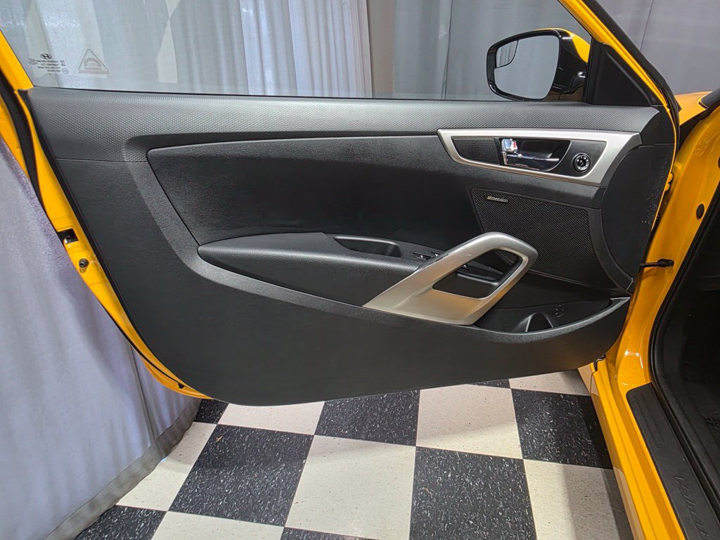 Used 2017 Hyundai Veloster Value Edition FWD image 7