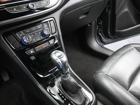 Used 2019 Buick Encore Essence FWD image 17