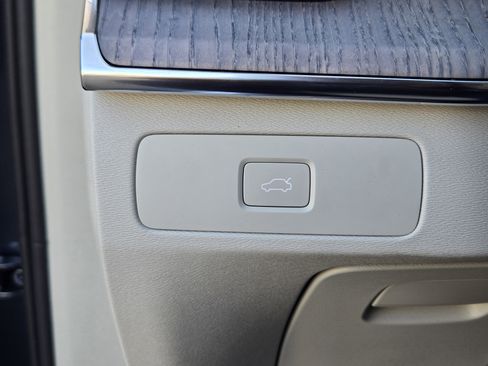 New 2026 Volvo XC90 B6 Ultra w/ Protection Package image 24