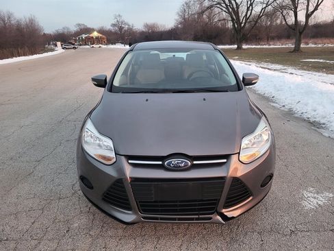 Used 2013 Ford Focus SE w/ SE Winter Pkg image 4