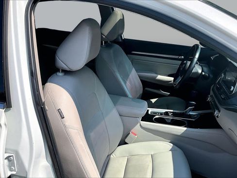 Used 2020 Nissan Altima 2.0 Platinum FWD image 8