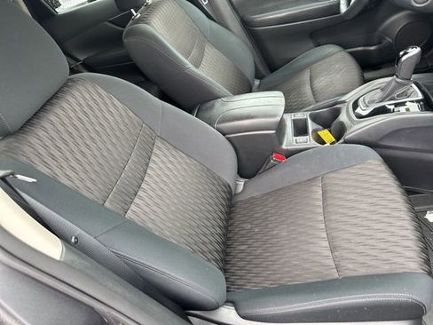 Used 2018 Nissan Rogue SV image 10