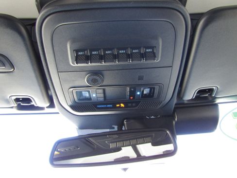 Used 2025 Ford Bronco Badlands image 28