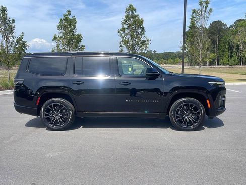 New 2026 Jeep Grand Wagoneer Summit w/ 8-Passenger Seating Package AWD/4WD image 8