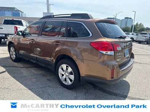 Used 2012 Subaru Outback 2.5i Premium w/ All-Weather Pkg AWD/4WD image 4