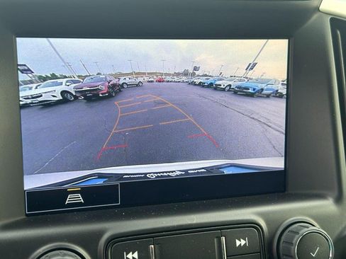 Used 2023 GMC Terrain SLT image 23