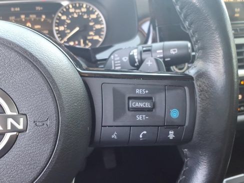 Used 2022 Nissan Pathfinder SL FWD image 19