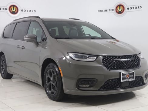 Used 2021 Chrysler Pacifica Touring-L w/ S Appearance Package FWD image 24