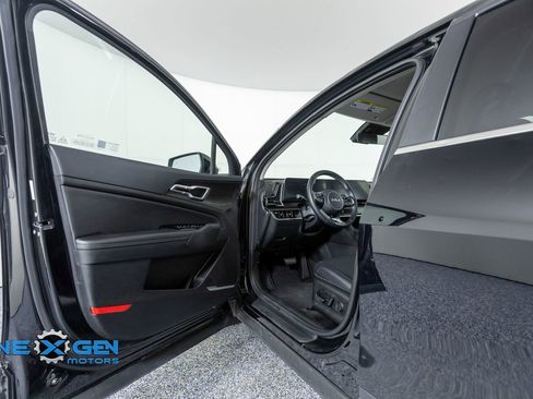 Used 2024 Kia Sportage EX image 9