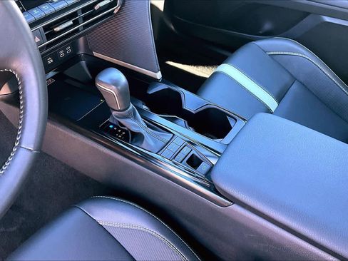 Used 2025 Toyota Camry SE image 15