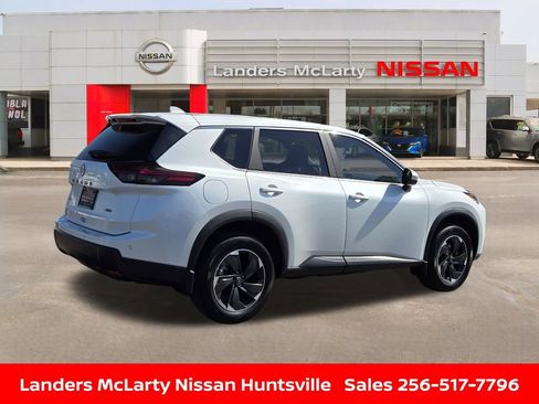 Used 2025 Nissan Rogue SV image 3