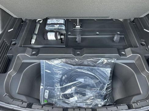 New 2026 Chevrolet Equinox EV LT image 18