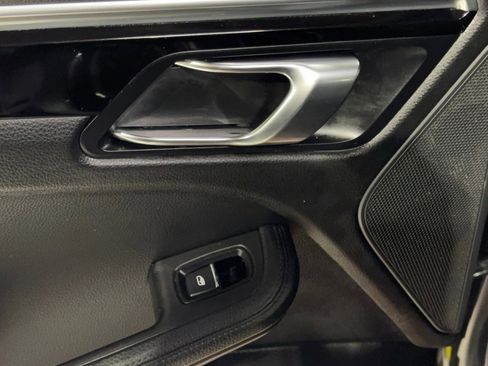 Used 2017 Porsche Macan image 14