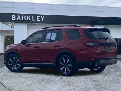 Used 2025 Honda Pilot Touring image 5