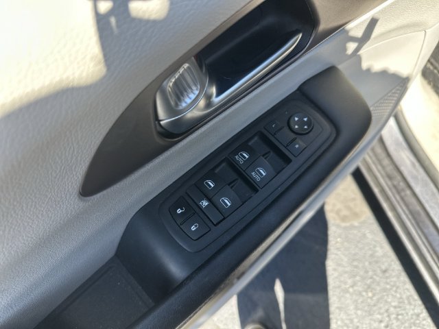 Used 2023 Chrysler Voyager LX FWD image 17
