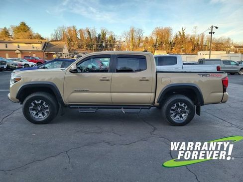 Used 2017 Toyota Tacoma TRD Off-Road image 4