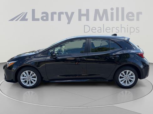 Used 2023 Toyota Corolla SE w/ Carpet Mat Package (TMS) FWD image 2