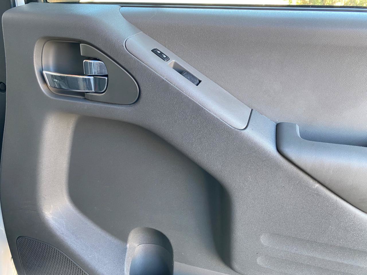 Used 2020 Nissan Frontier S RWD image 24