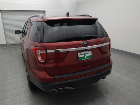 Used 2018 Ford Explorer XLT FWD image 6