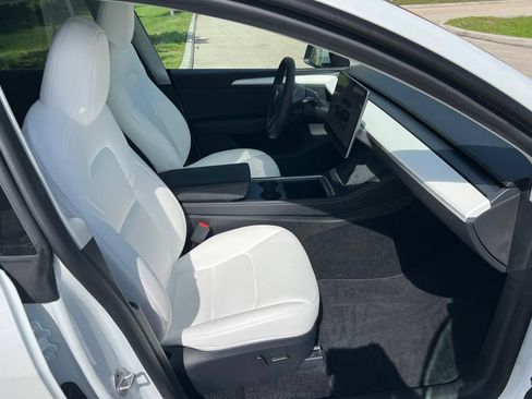 Used 2024 Tesla Model Y Long Range AWD/4WD image 12