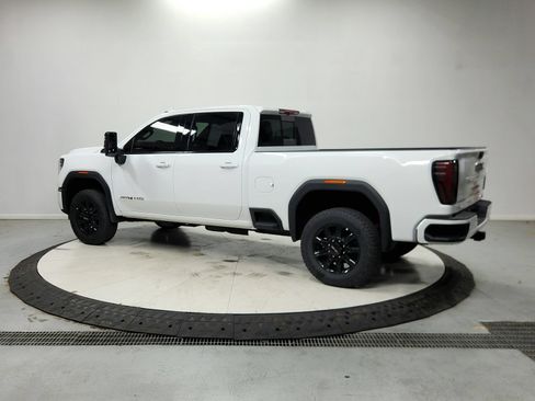 Used 2026 GMC Sierra 2500 AT4 AWD/4WD image 6