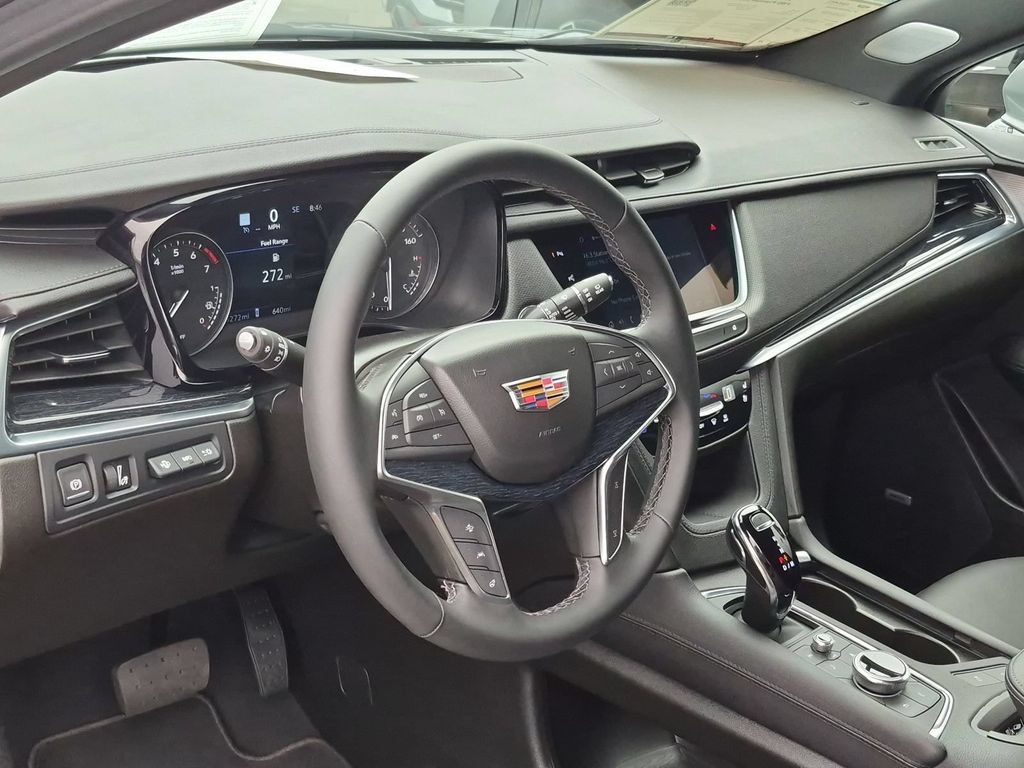 Used 2026 Cadillac XT5 Premium Luxury w/ Driver Assist Package FWD image 2