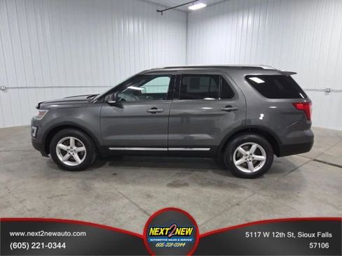 Used 2017 Ford Explorer XLT w/ Equipment Group 202A AWD/4WD image 1