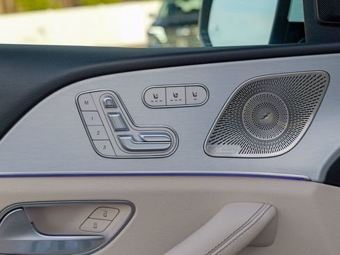 Used 2025 Mercedes-Benz GLS 450 4MATIC image 18