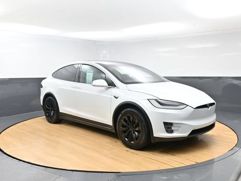 Used 2021 Tesla Model X Long Range AWD/4WD image 7