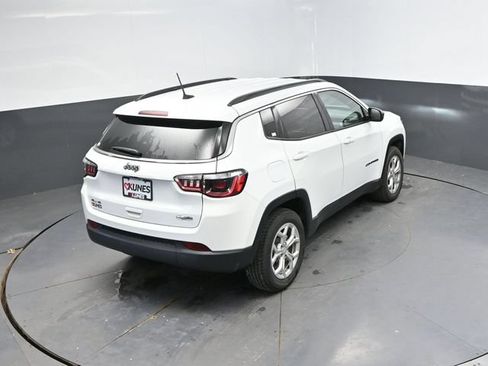 Used 2024 Jeep Compass Latitude AWD/4WD image 32