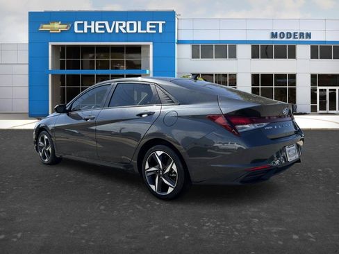 Used 2023 Hyundai Elantra SEL w/ Convenience Package FWD image 3
