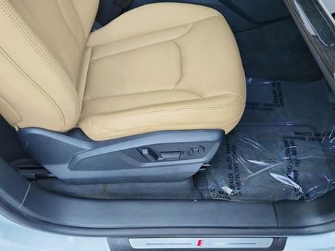 Used 2021 Audi Q8 Prestige w/ Prestige Package image 22