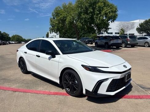 Used 2026 Toyota Camry Hybrid w/ Convenience Package FWD image 3