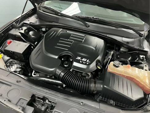 Used 2022 Chrysler 300 Touring w/ Sport Appearance Package RWD image 17
