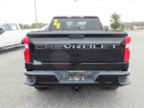 Used 2020 Chevrolet Silverado 1500 Custom w/ Custom Value Package image 5